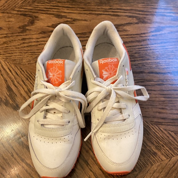 Reebok Women's Classic Leather Sneaker, Chalk/Fiery Orange/White, 8 M US - Picture 2 of 4